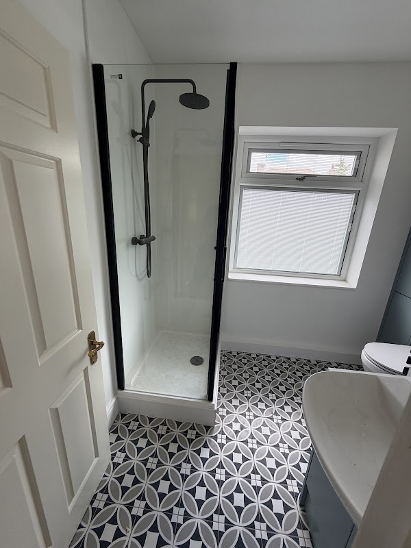 An en-suite shower, sorted smoothly